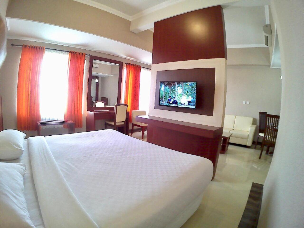 Hotel Tosan Solo Baru Grogol Extérieur photo
